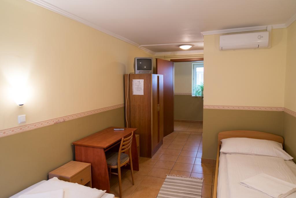 Taverna Panzio Шопрон Екстер'єр фото
